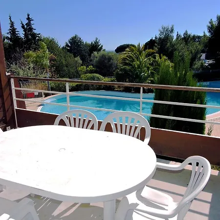 מלון דירות Victoria Garden 3*